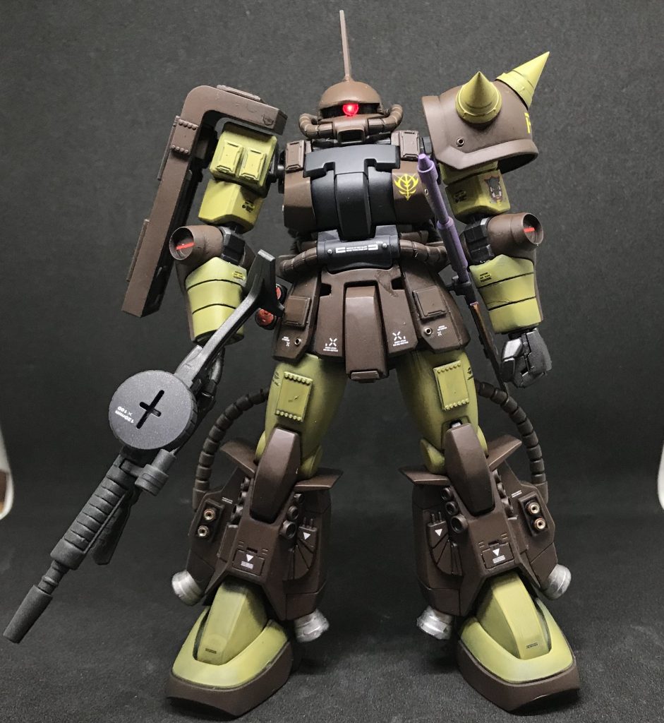 F2ザクベースに黒い三連星ザクをミキシングして作成しました。