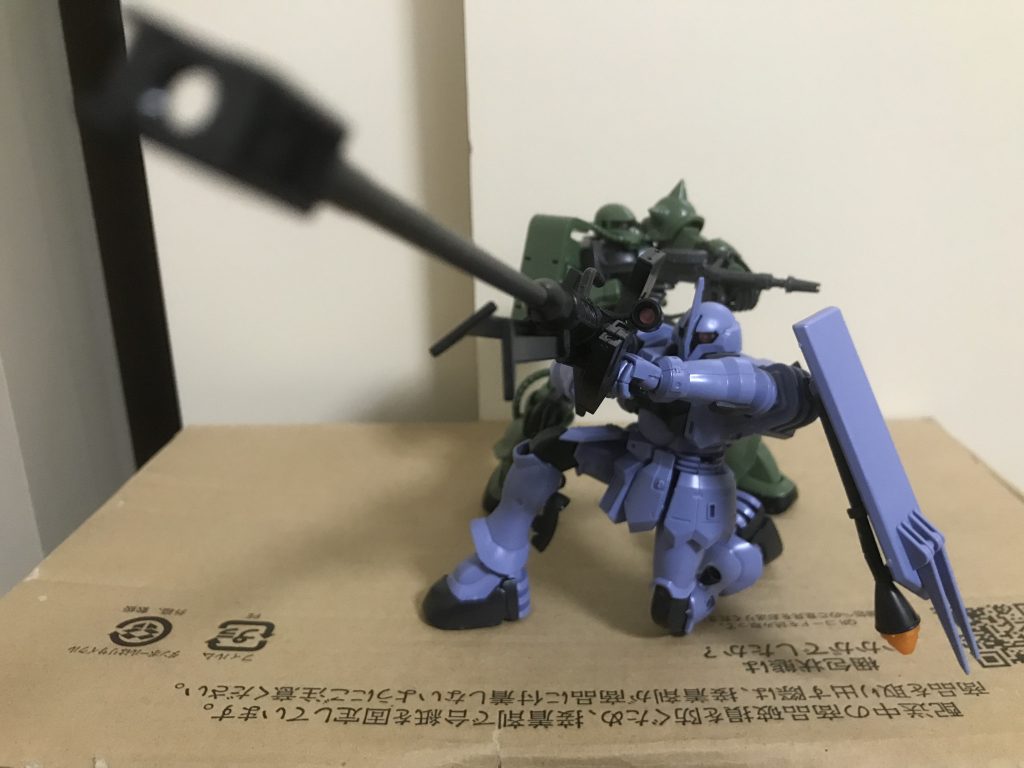 ヅダ。ザクと一緒に。