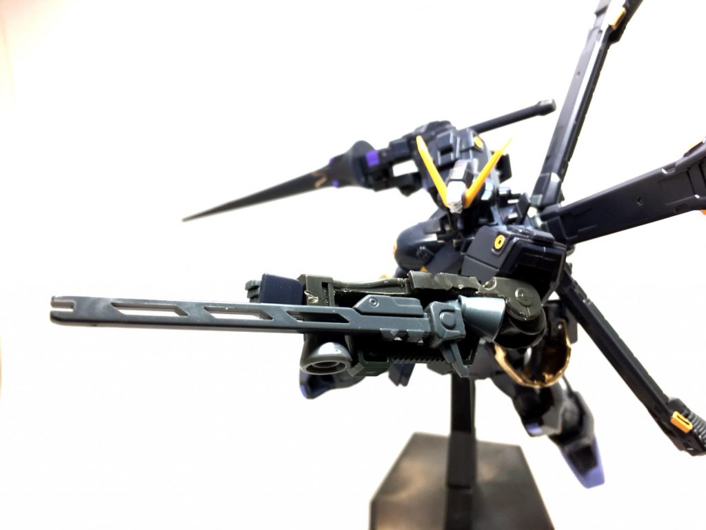 ## クロスボーンガンダムX2ファイエルン
X2を移住先の星で改修した姿
左腕の鉄骨のようなものはレールガンで、強固であるためこれで打撃する事も可能。
現地の住民がこの地に来たことを歓迎してくれたという意味で、ファイエルンと名付けられた