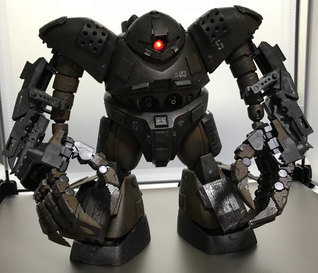 MGゴッグにベースにコトブキヤパーツ、ビルダーズパーツを使用しています。
腰部メガ粒子砲、頭部フリージヤード発射口はメタルパーツでディテールアップしています。
腰部にはコトブキヤのガトリングも追加。