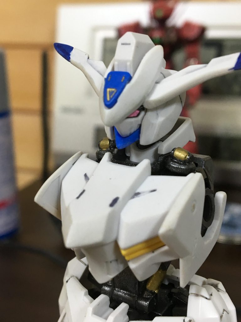 あと顔の顎の部分をヤスリで削って細くしました。アニメに近い顔にしたかったんです…。