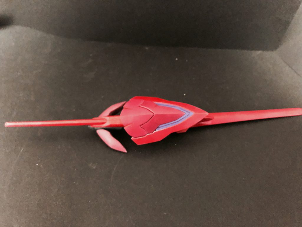 フェダーインライフル［ゲイボルグ］
唯一手が加えられた攻撃兵装である。レギルスの盾と尻尾、ゼダスのソードを組み合わせて身の丈以上のライフルに作り変えている。
一説によるとゲイボルグはクーフーリンにしか使えないほど重いらしい。
そしてこのランスも御多分に洩れずかなり重くてへたる。