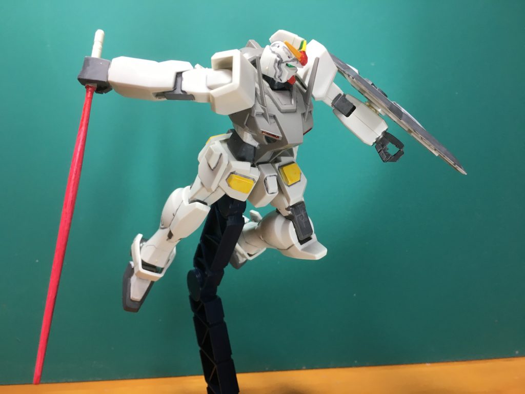 ビームサーベルはFGガンダムから。ちなみに00のFGキットはSEEDコレクションシリーズの上位互換、FGガンダムはシャアザクや量産型ザクなど3種類で、ベストメカコレクションのリファイン版みたいなもので、両者には関係が有りません。
 塗装はガンダムマーカーです。
グレー=ガンダムマーカー ガンダムグレー
黄=同イエロー
赤=同レッド
緑=同アイグリーン