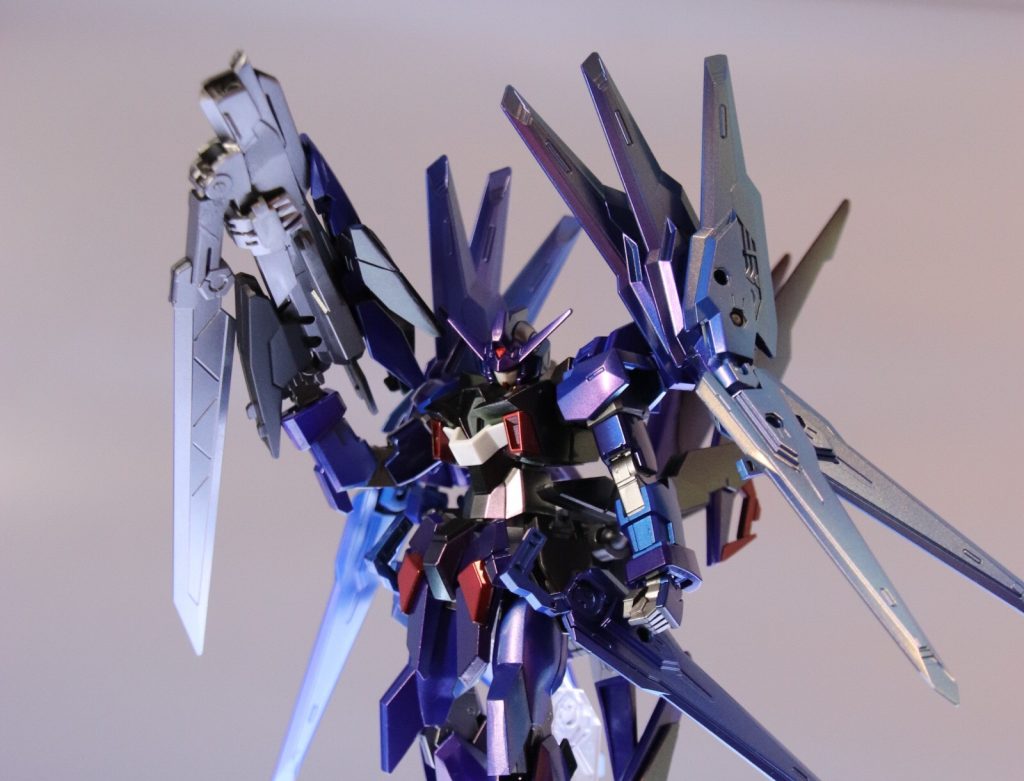 宙間戦闘をメインに考えられており
バインダーがそれぞれ稼働して
AMBAC システムになり
細やかな姿勢制御を可能とする