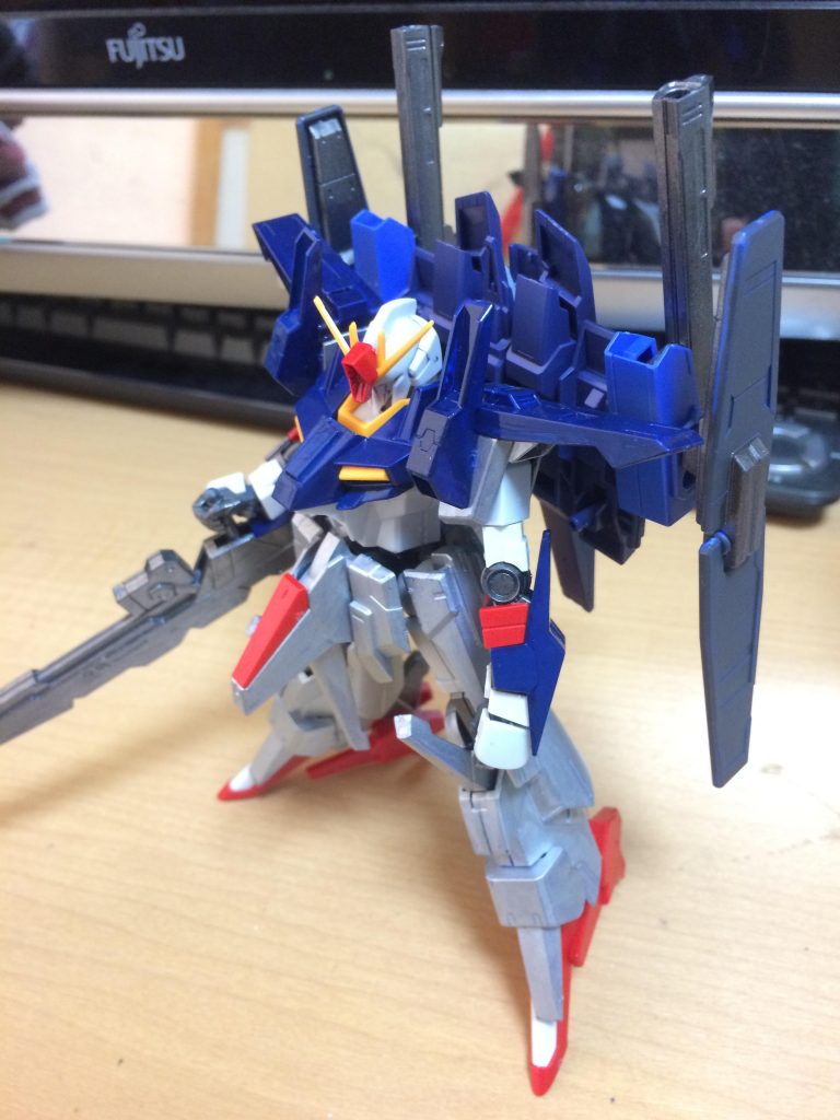 ZZⅱをもっとZZガンダムに近づけたいという事から制作を開始しました。
使用キットは、ZZⅱ、トライオン3、ライトニングガンダムBWSです。
なんでトライオン3かというと、余剰パーツだけでZZ REVIVEの改造パーツをかなりカバー出来るハズと目論んだ為です。
実際に必要なパーツを持ってきても、それなりにトライオン3を組む事が出来ました。