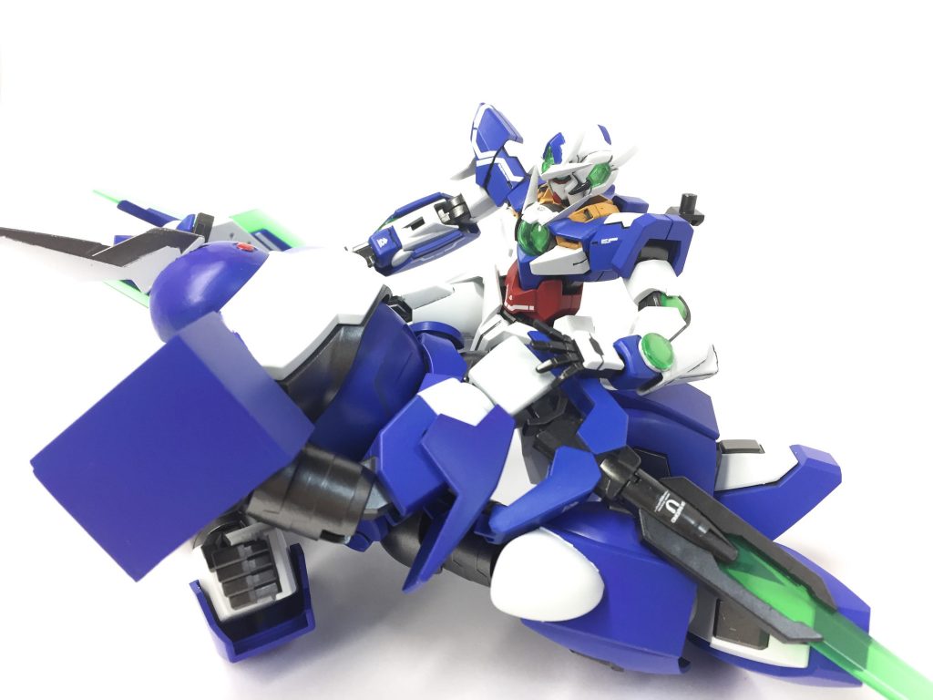 武装と太陽炉を守りきったモックアンタは調整を終えたクアンタに全てを託す…(本当はGガンダムのようなシーンを撮りたかったのですが、モックが肥満体型過ぎて無理だったの自身の腕を枕にしてなんとか今のポーズになりました)