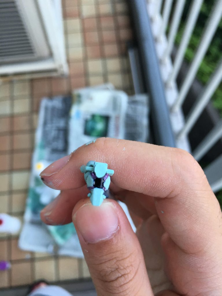 今回1番難しかったのは目の紫部分を筆塗りしました初の筆塗りだったので手がプルプルしました