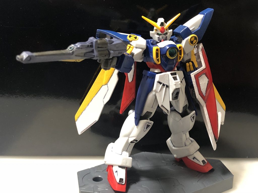 バスターライフルを構えてます。ポージングがきまってると思います。