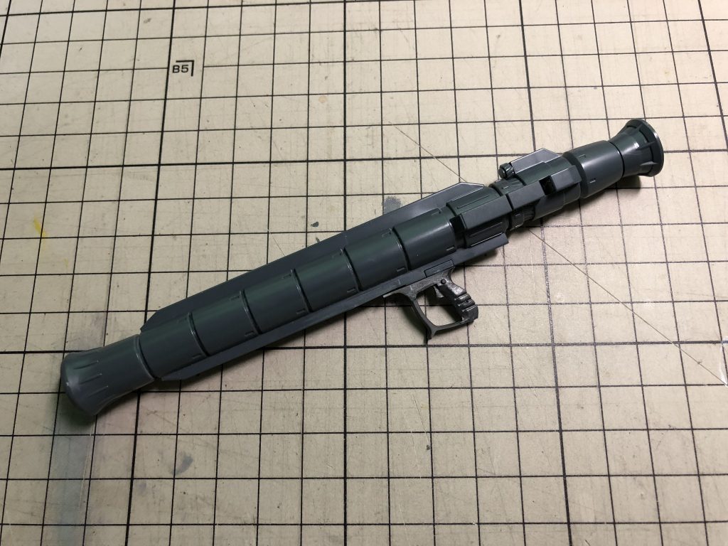 核バズーカはGP02のモノをザク用にアレンジしました。