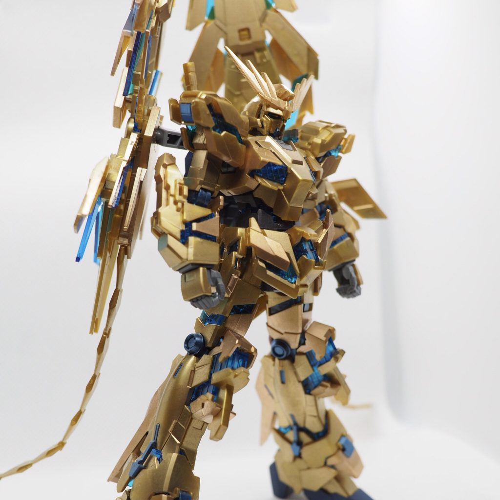 写真だと2種類のゴールドの違いがわかりにくいです。