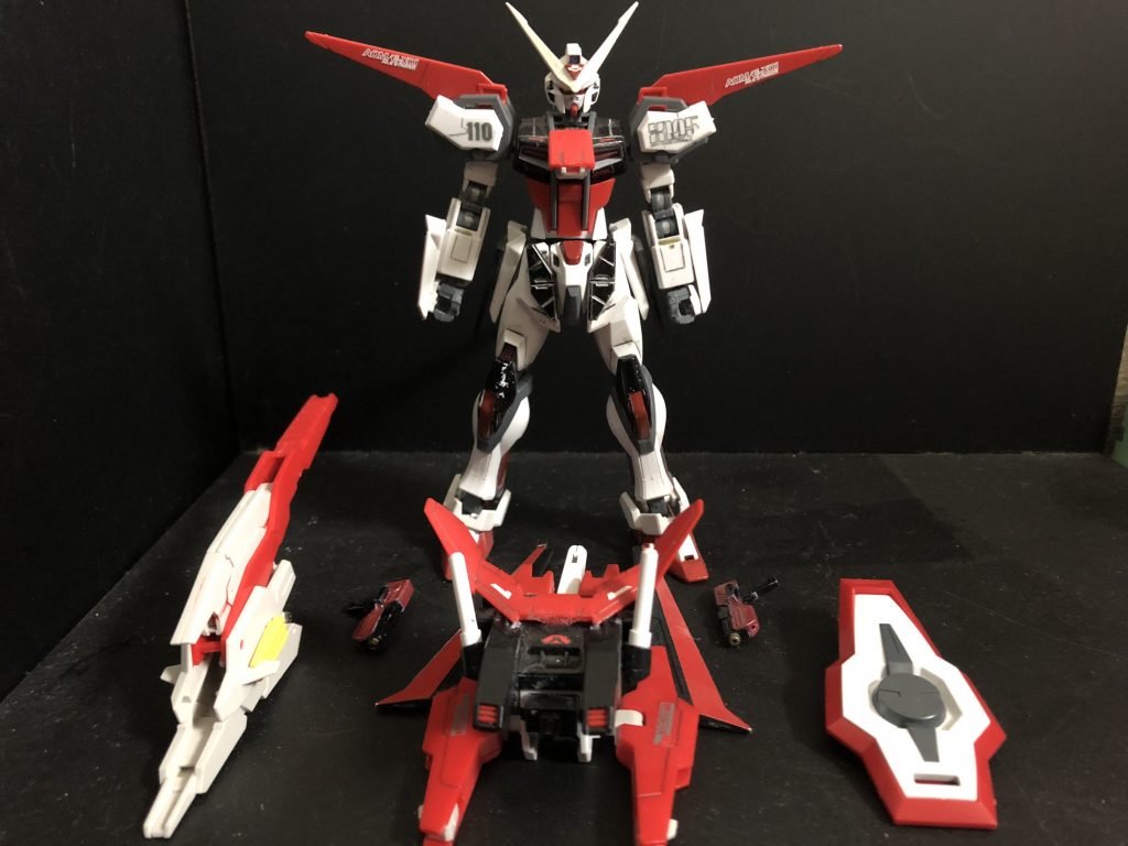 近接、射撃、機動力どれもこなせるオールラウンダー。他にも強化システムとしてパイロット任意により機体性能を極限まで引き出す