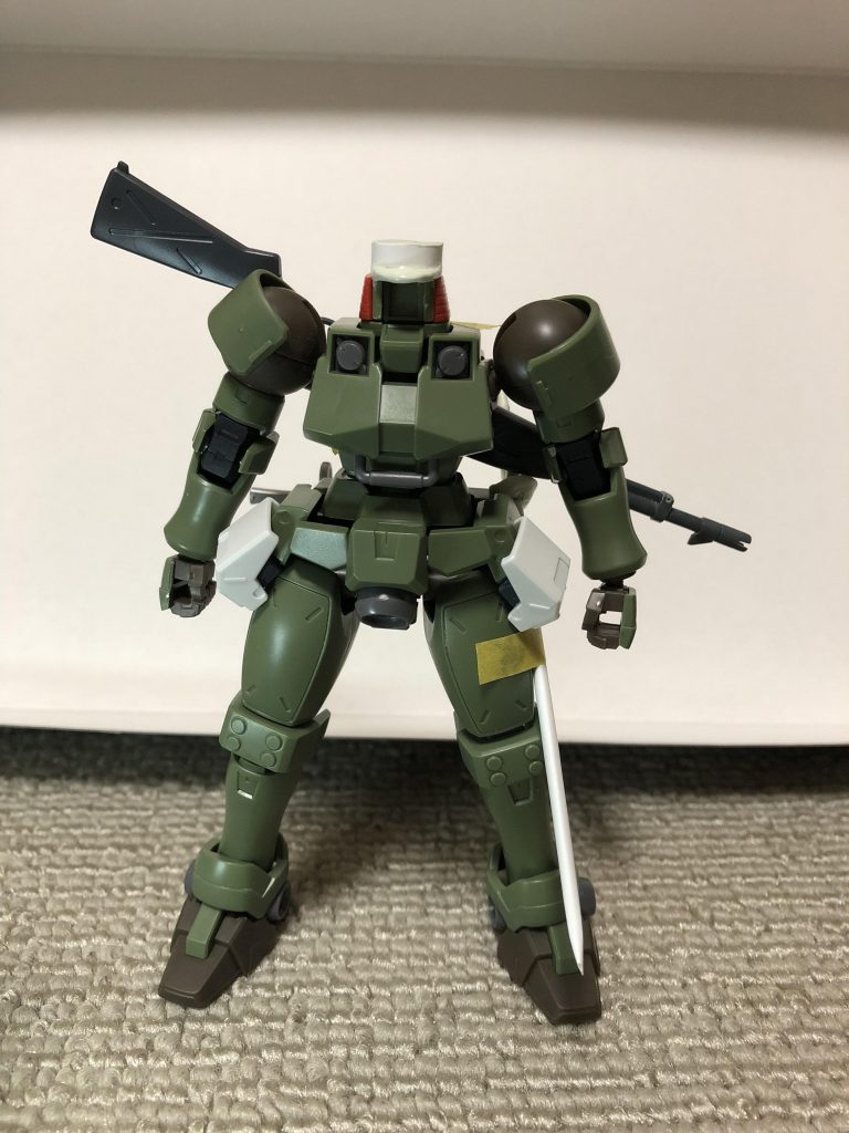 パテでの頭部を造形した状態です。軍刀はMSGの日本刀から自作を考えましたが、失敗したのでクロスボーン魔王からもらいました。