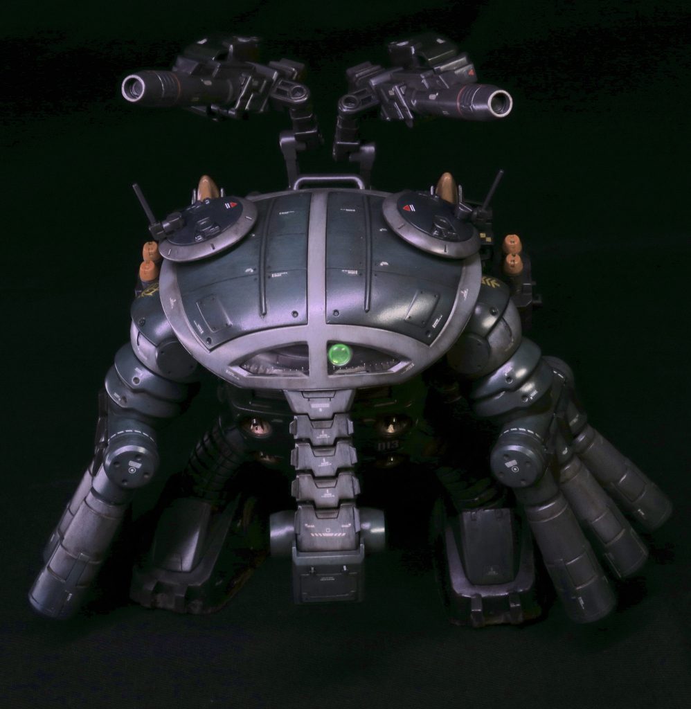 頭部に備えられた超高感度センサーによって、隠れた敵の位置もバッチリ把握!