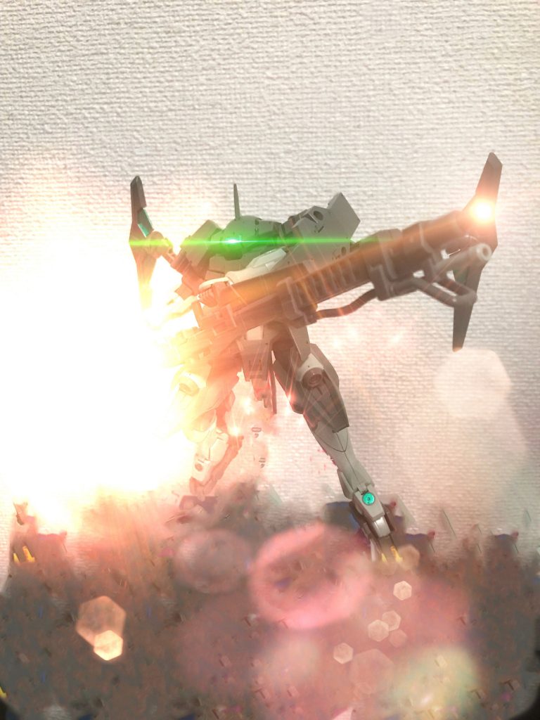 最後に光を入れる事で爆炎を演出