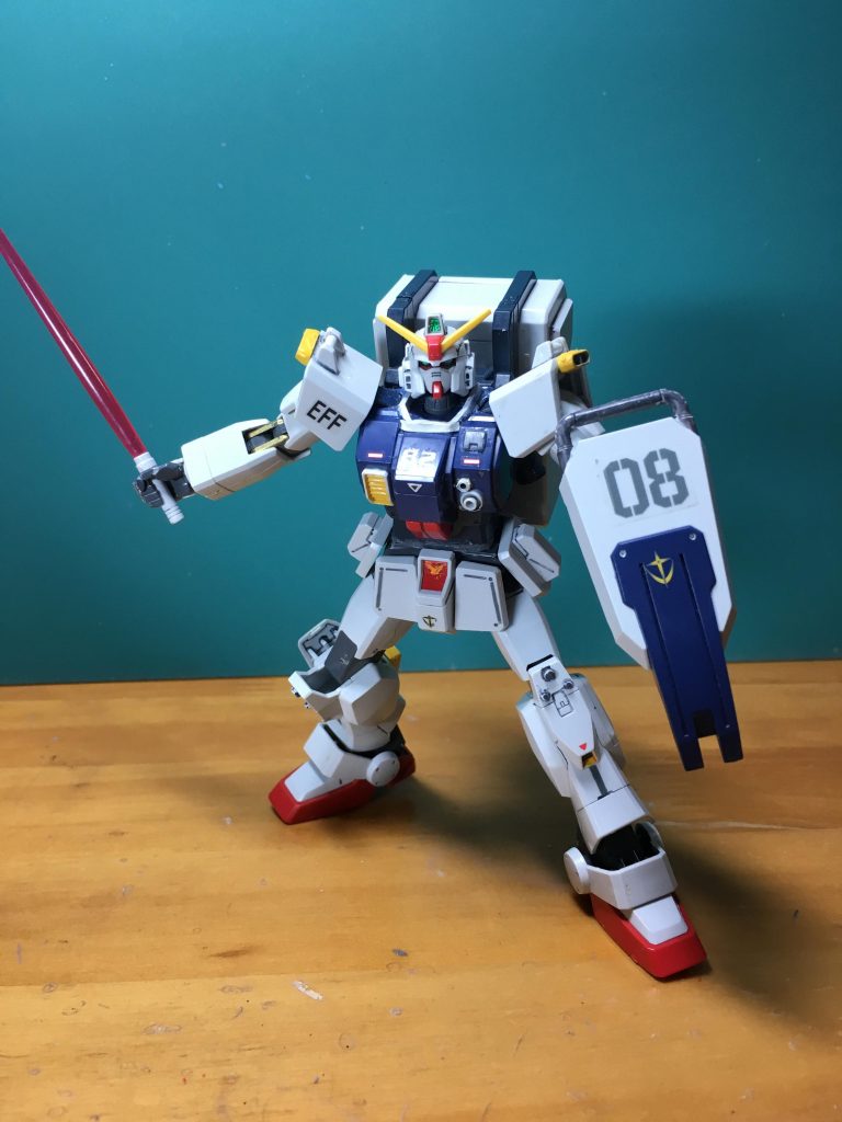 足首の接地が悪くポージングにも難儀します。つま先も上方向に動き、歩行ポーズに活かせると期待しましたが不安定すぎました。いつかREVIVE版買ってその進化を体感しようと思います。