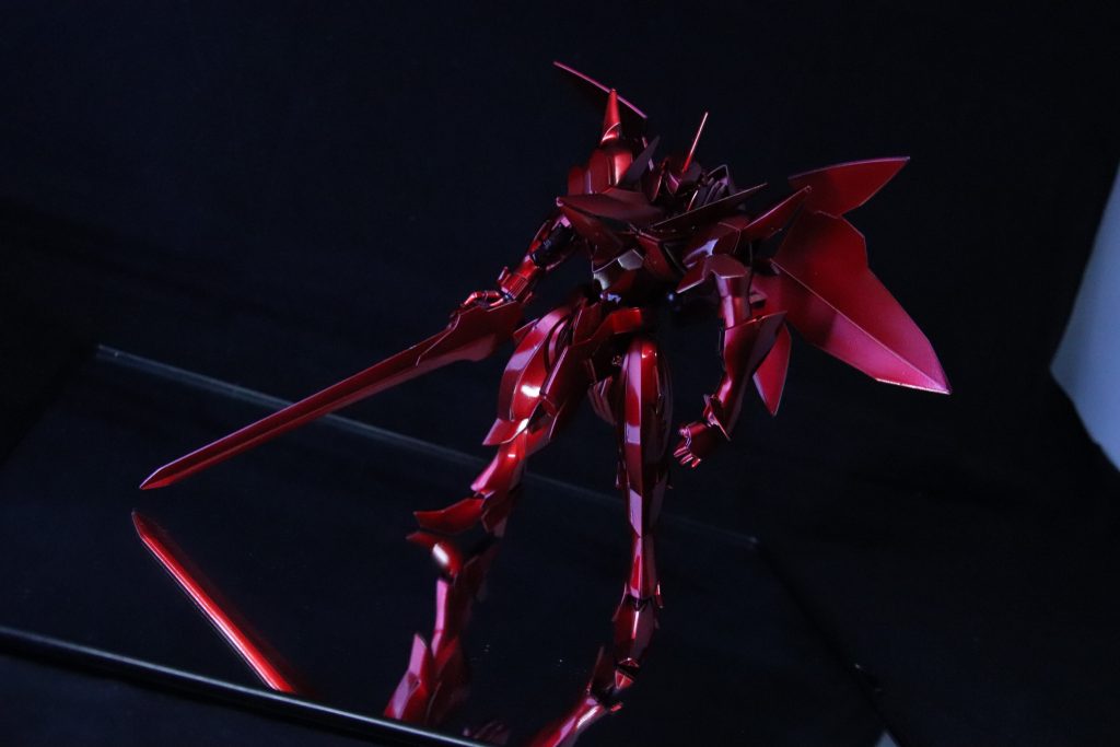 もとはタミヤのペイントマーカーで
塗装した上にクリアレッドを拭いてました