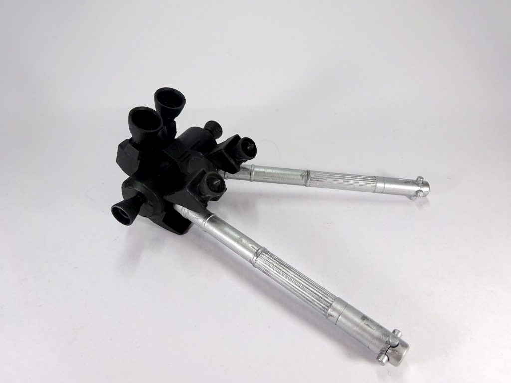 ヤクト・ドーガのバックパックに沢山バーニアを付けて、プロペラントタンクを付けました。