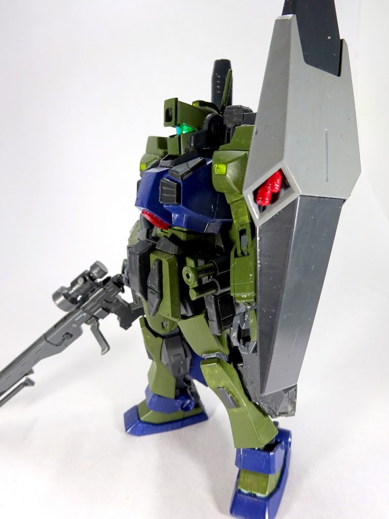 ## 斜め前
ジェガンのシールドを肩に付けています。