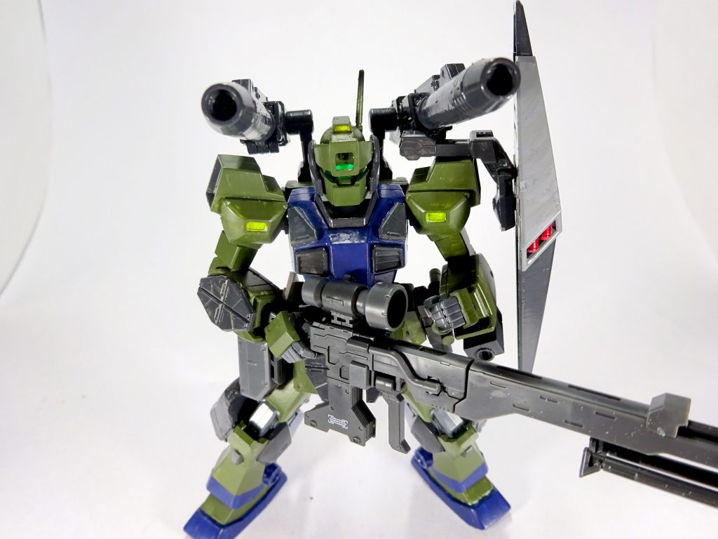 ## ポーズ1
キャノンを展開して中距離射撃形態に。