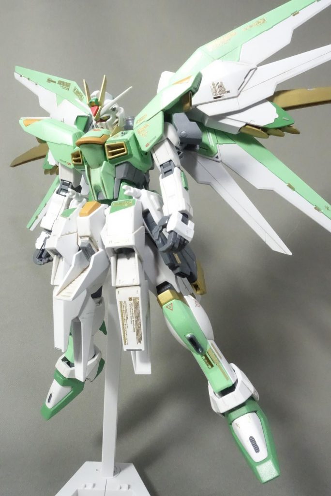 初めの製作案では、ビーム砲とレールガンの取り替えのみでしたが、フロントアーマーもブースター化。