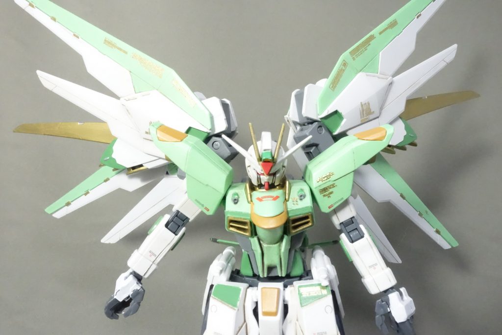 サブタイトル?の“天覆の翠刃”は、
“テイルズ オブ ゼスティリア”
の風神衣秘奥義『シルフィスティア』の詠唱から取っています。
広げた翼やカラーリング、機体名もそこからイメージを拝借しています。