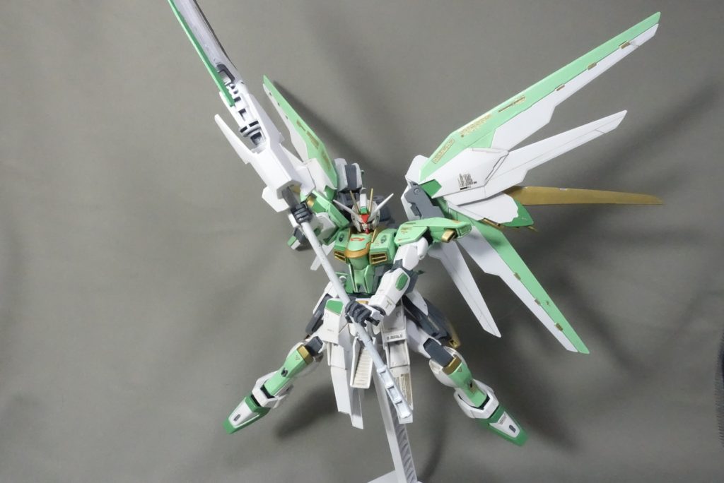 風神衣なら剣を多数装備すべきでしたが、合理性の観点から断罪の大剣のイメージにしました。
この機体はワンオフ機ではなく、超量産化され、絶滅作戦終盤には地球の空全域を覆うほどの機影が確認された、との逸話から“天覆”とあだ名されるようになった…というif設定です。
我ながら怖いな…。