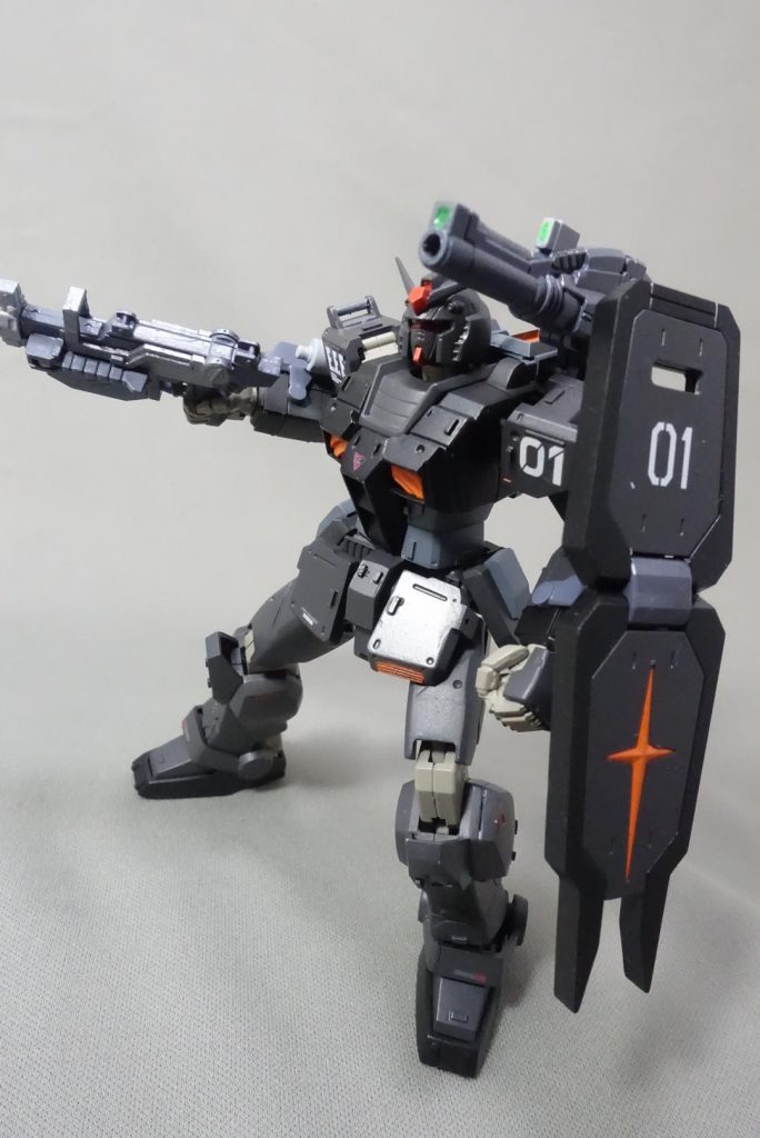 元がガンダムなので当たり前にかっこいいですね。短めの肩武器、好きです。