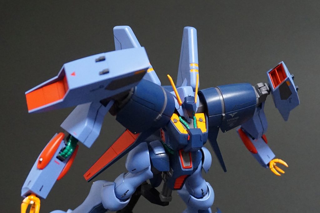 可動範囲はさほど広くないですね・・・