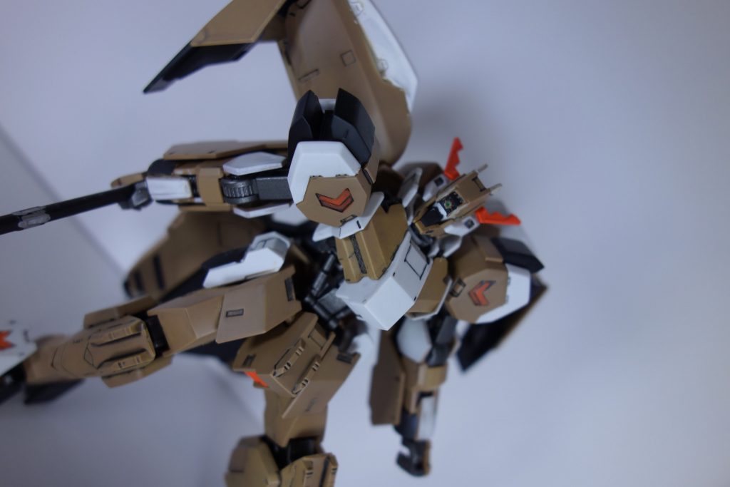 まあ、覚悟はしてたんですけどやっぱりシール多いですね。今回、全塗装ということで細かい塗り分けもやったんですが厳しいところもあって仕方なく合わせ目が処理できていない部分があります。