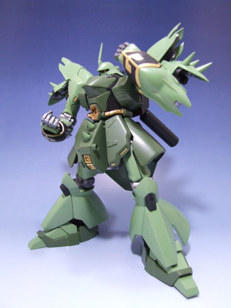 単純にMGシナンジュの両腕を移植し、チンガードをコソっといじった程度です。