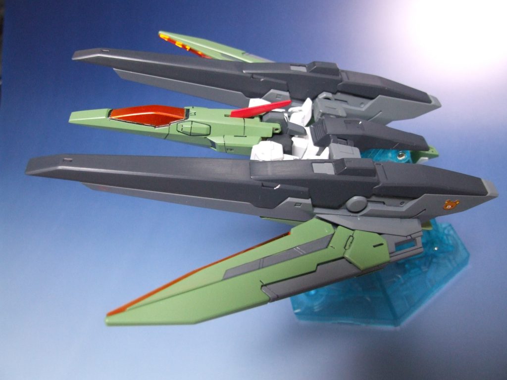 飛行形態は、結構なボリューム感です。
カラーは迷いましたが、最終的にはなんとなく緑に。