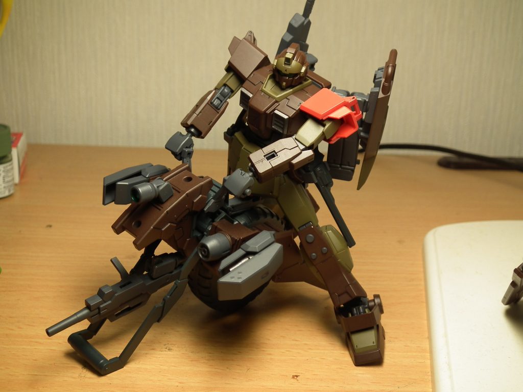 メテオホッパー改造の専用バイク、マッドホッパーに搭乗。