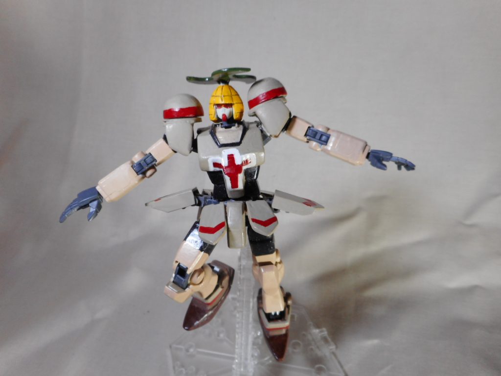 頭の葉っぱを付け替えて、スカートを広げて飛行形態に