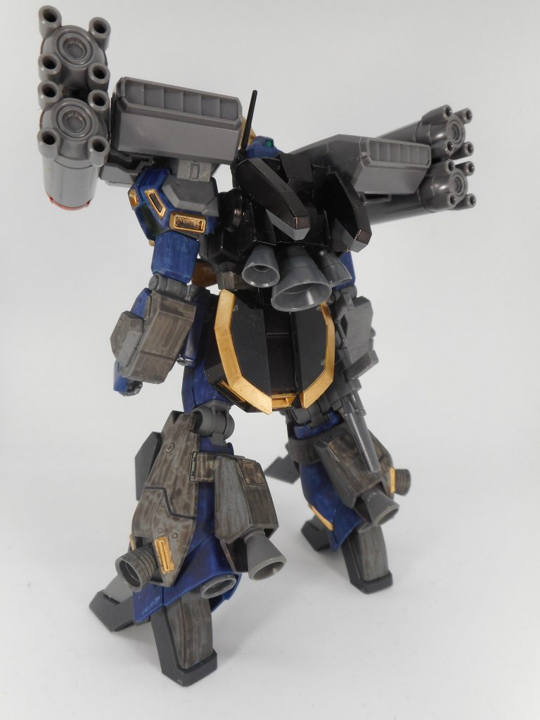 ## 背面
バックパックはジェガンD型の物を使用しました。
リアスカートにはバーザムのパーツを張り付けただけです。