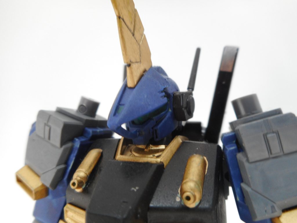 ## アップ
バーザムの頭のパーツをほぼ無改造で接着しています。