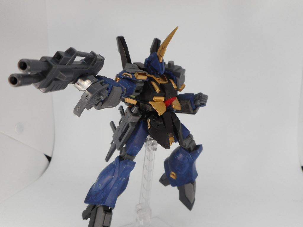 ## ポーズ
銃を構えて