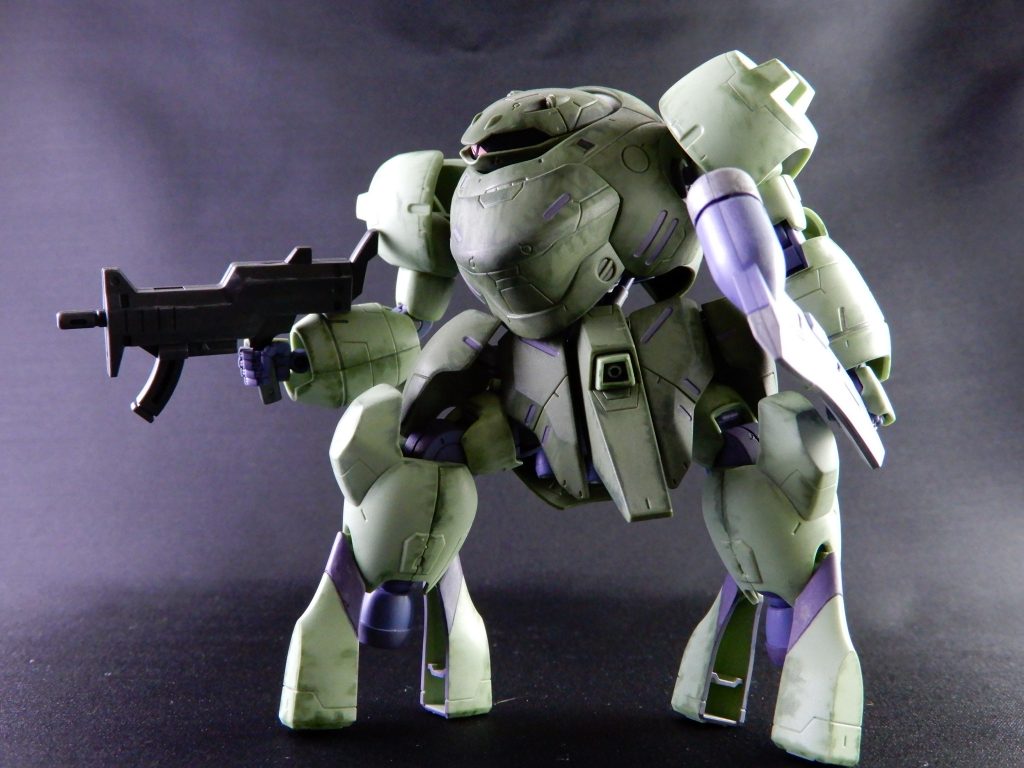 脚部の肉抜きもそのままで、色を付けることでせめてもの抵抗