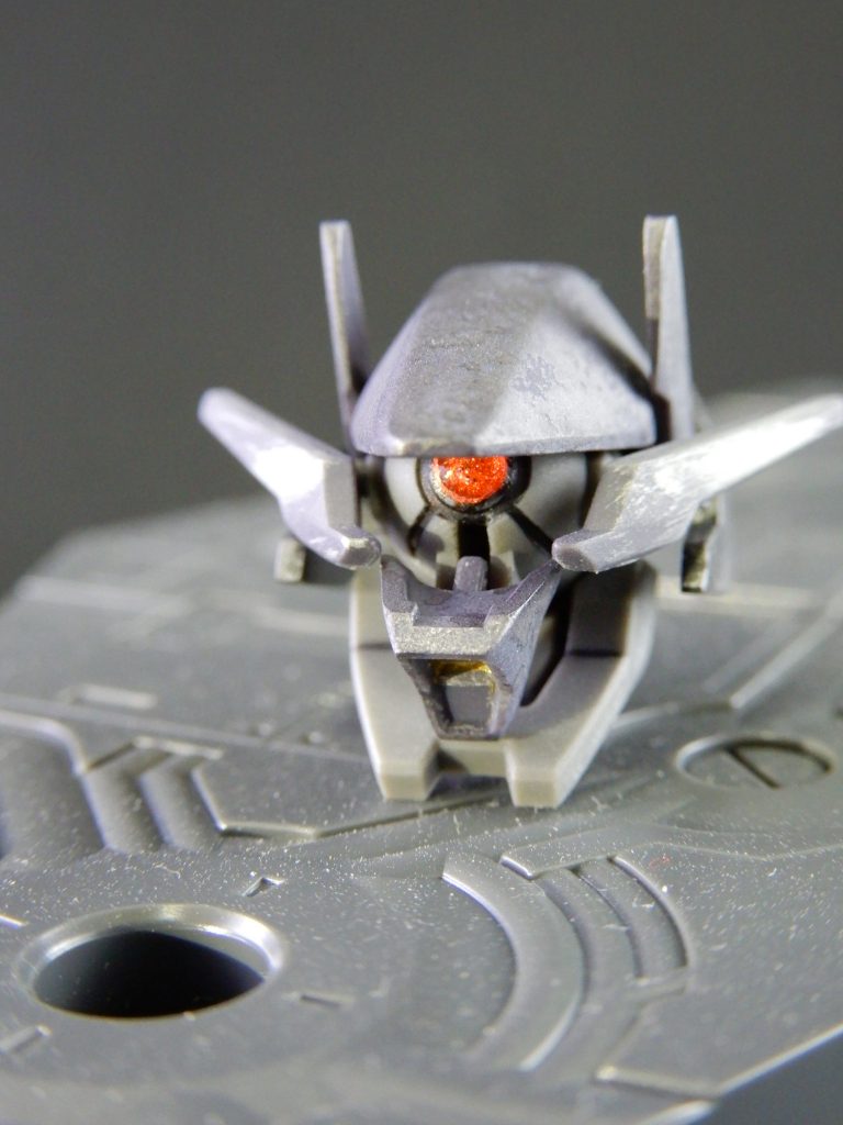 モノアイ貼り付け。少しズレていらっしゃる…?