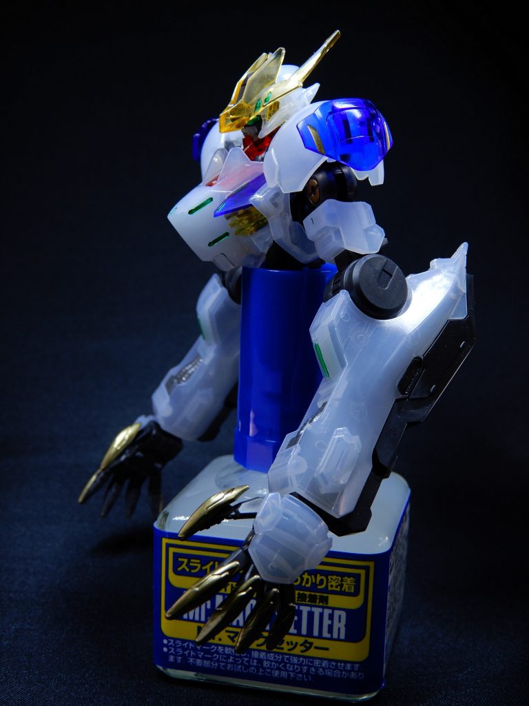 マーカーのペン先が太いため濡れない箇所は諦めるスタイル。爪楊枝を使えばよかったと気づくのは完成後です。