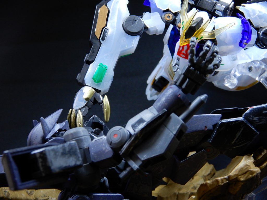 いやぁ最終回のバトルは盛り上がりましたね。バルバトスはもうちょっと細身だった気がしますが…