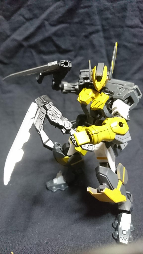 リッパーガン遠近距離用に考案された武装ガンモードとリッパーモードに変形できる弾が尽きてもリッパーモードで応戦が可能であるがペッカーは近距離戦が苦手でよほどのことがないかぎり使わないらしい