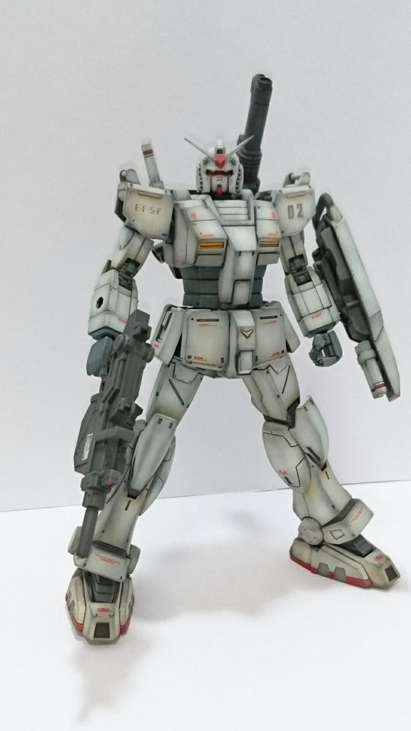 ゴーグルはいまいち格好よくない気がしたのでオミット。
ゴーグル取り付け部の隙間をプラ材で製作しました。