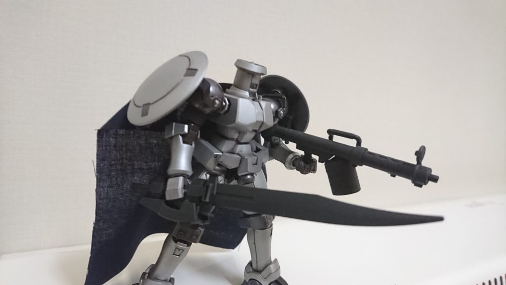 武器は専用剣とマシンガン、ビームサーベルも使えます。