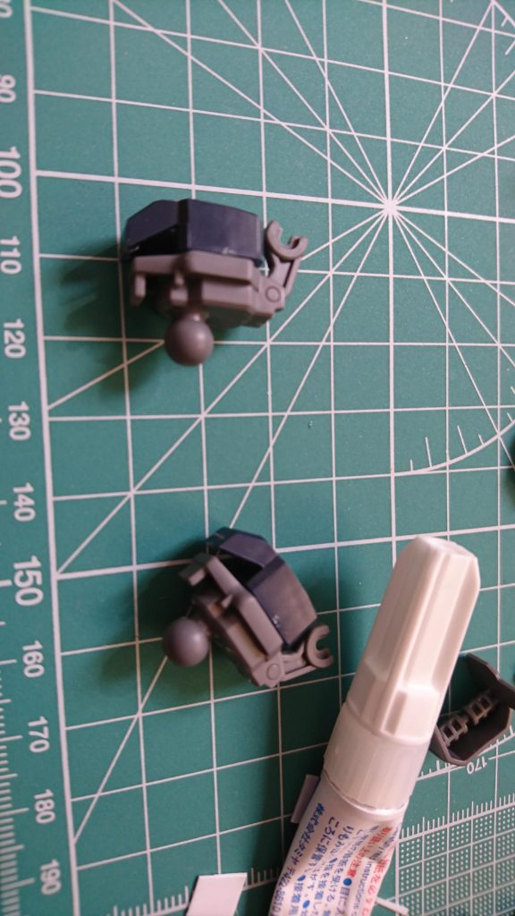 肩幅は肩のパーツにhgバンシィノルンの手首のパーツを加工してつけました