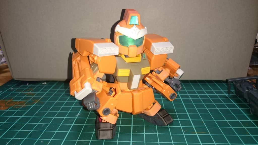 腕と下半身をSDEXのガンダムから