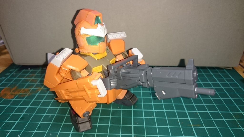 脛にパーツを付けられないので腕に移植
チェンジリングライフルも両手持ち可能