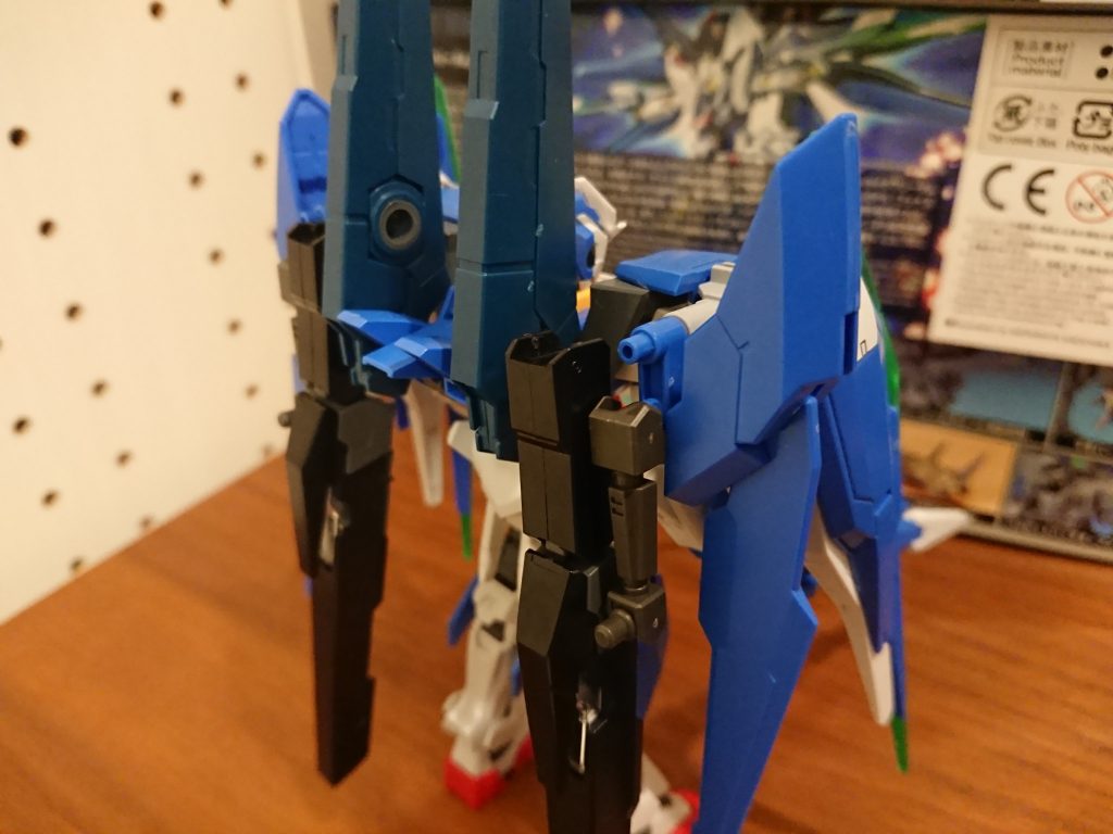 後ろからダイバーシエル
バズーカはそのまま使えるだけでなく、持ち手のみを外すことで