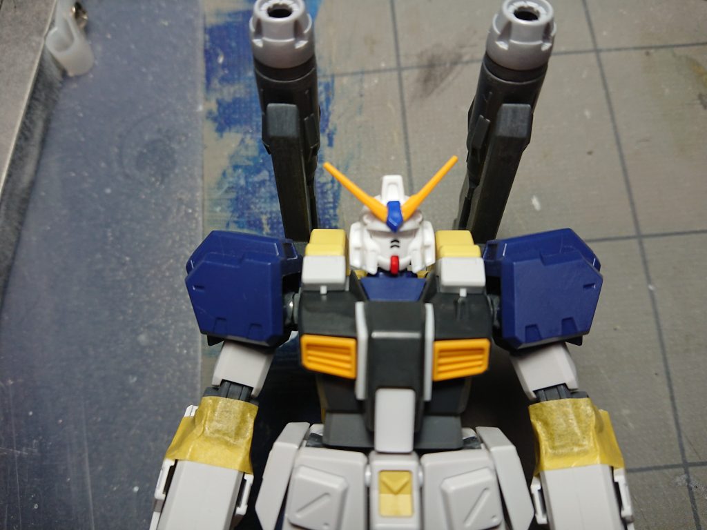 顔はアレックスにチンガードを追加。