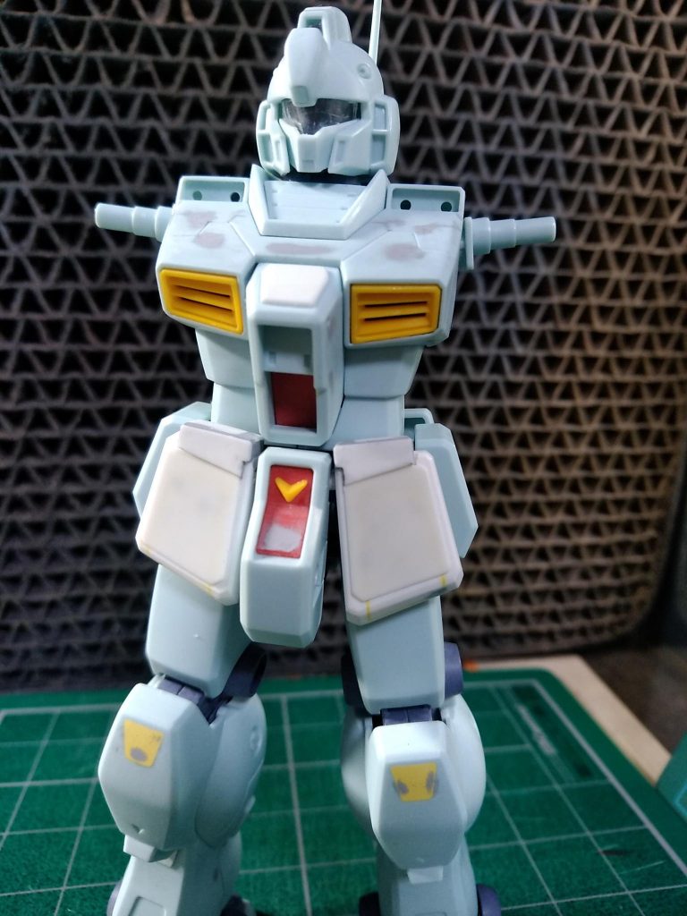 腰のフロントアーマーは、過去に投稿した(再投稿してませ)トリコロールカラーのアレックスに流用したため、残ったアレックスの物を使用してます。
スナイパーを作るわけでは無いので、ここは少しやり過ぎた感じです。