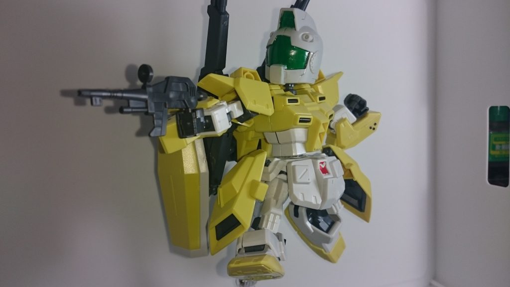 顔面塗装ははみ出しまくりです(^^)
腕と下半身はSDEXのガンダムから
頭はクロスシルエットのジムさん